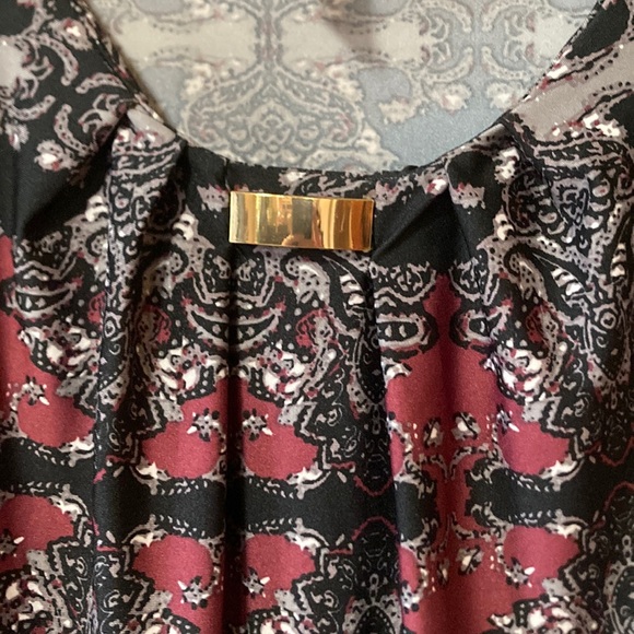 XL NY Collection Maroon, Gray, and Black Graphic Stretch Blouse - Picture 3 of 10